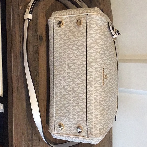 NWT Michael Kors Lorimer satchel vanilla/ cream size large - Picture 6 of 7